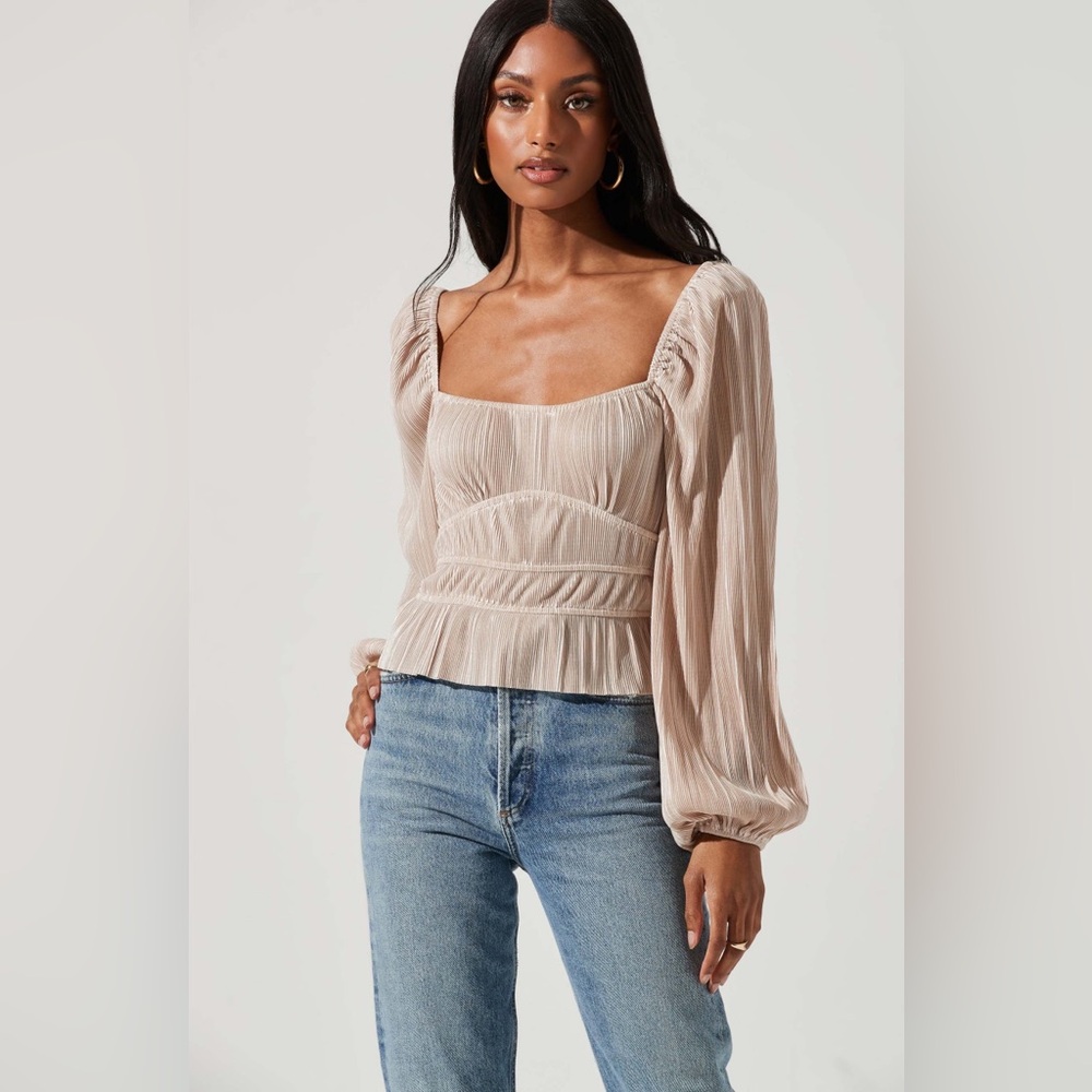 ASTR the Label Ziva Pearl Plissé Satin Long Sleeve Top Size XS